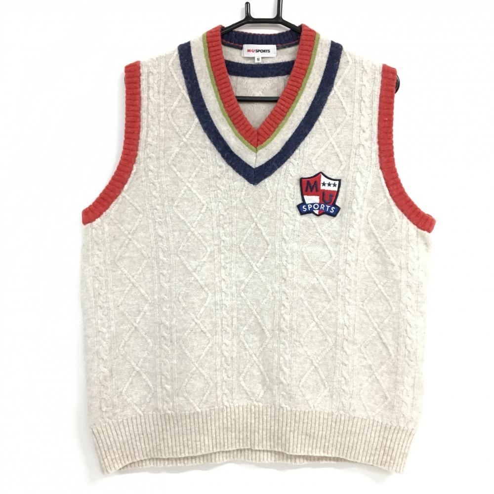 【超美品】MUスポーツ ニットベスト ベージュ×レッド系 Vネック ケーブル編み ロゴワッペン  メンズ 52(XL) ゴルフウェア M・U SPORTS