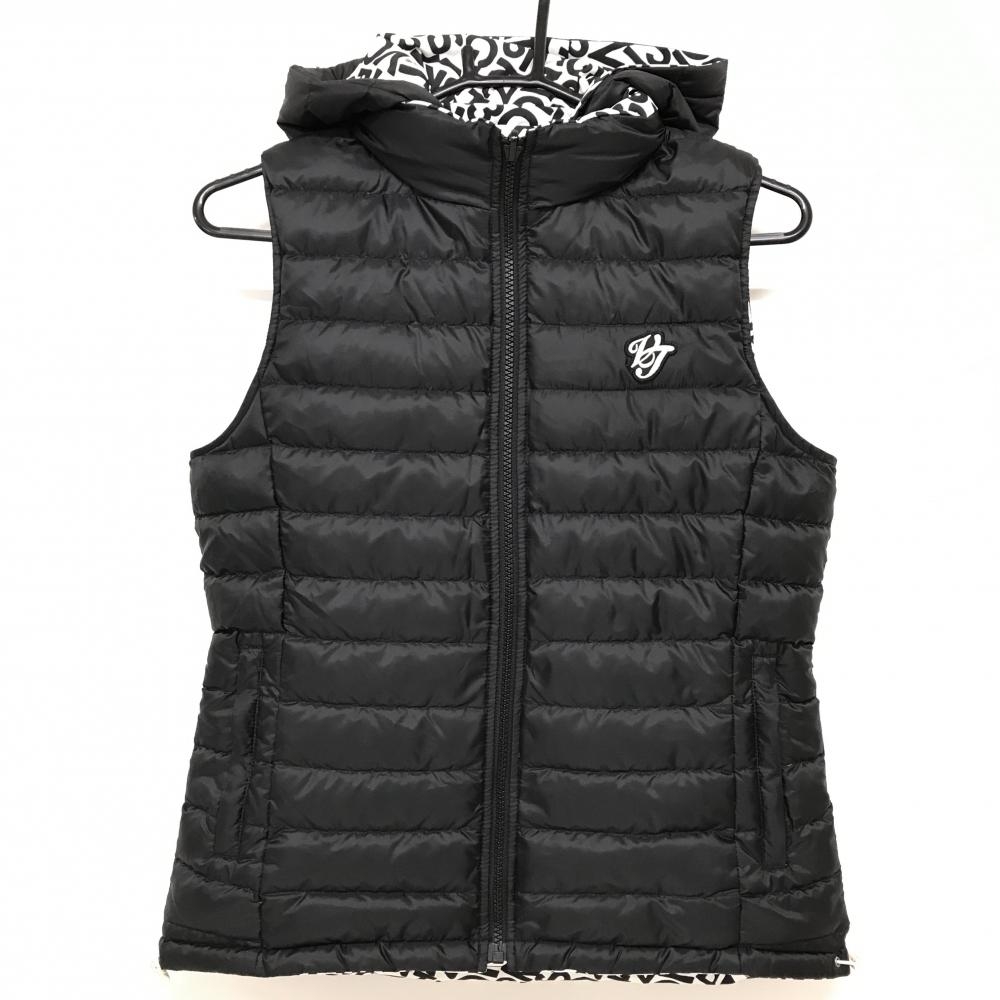 23区ゴルフ リバーシブルダウンベスト 黒 裏英字総柄 フード着脱可 レディース I(M) ゴルフウェア 23区