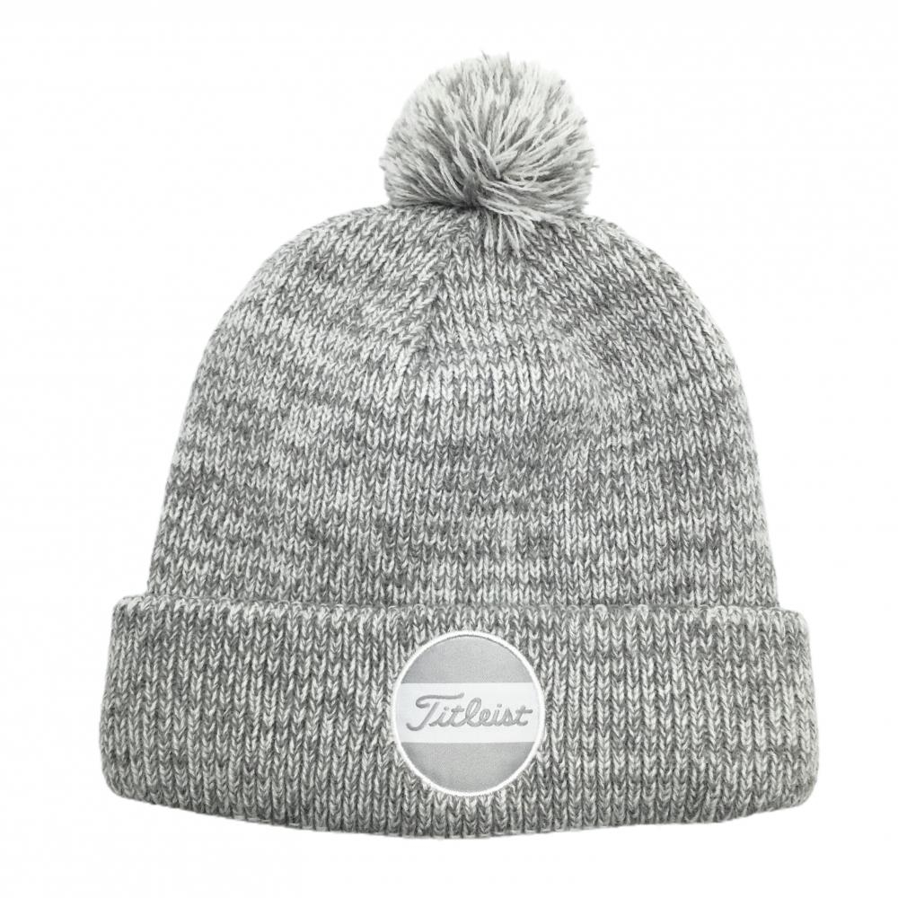 【超美品】タイトリスト ニット帽 グレー×白 ボンボン付き ロゴワッペン アクリル100％ フリーサイズ(57-59cm)  ゴルフウェア TITLEIST