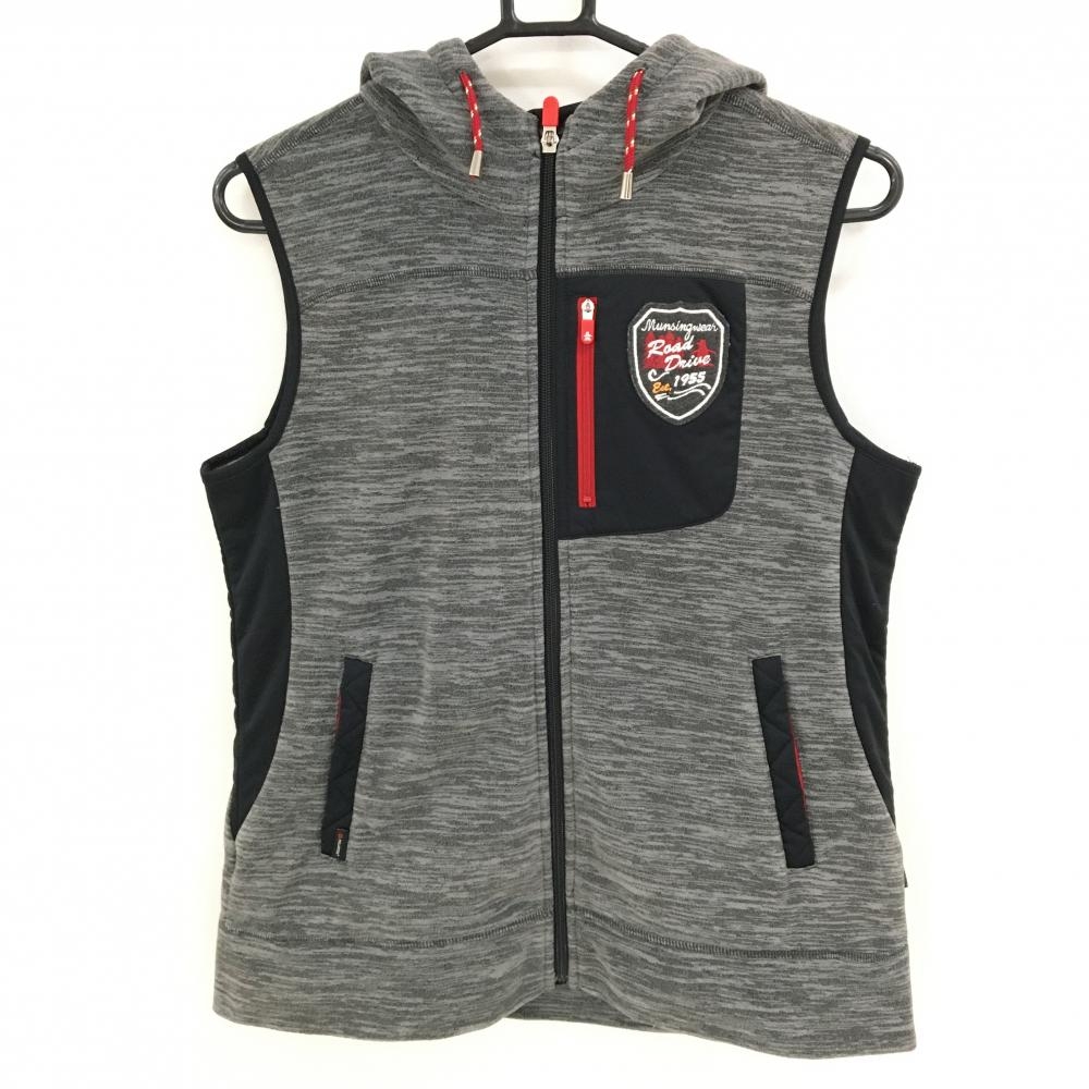 【超美品】マンシングウェア フード付きベスト 杢グレー×黒 フリース ロゴワッペン レディース L ゴルフウェア Munsingwear