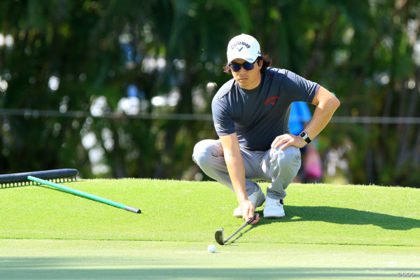 キャロウェイアパレルのゴルフウェアを着た石川遼プロ