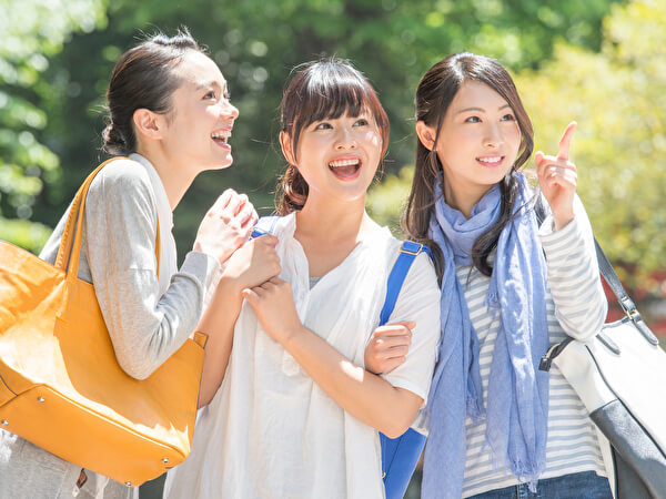 3人組の女性