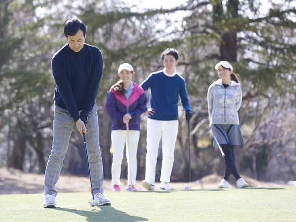 コンペを楽しむ男性