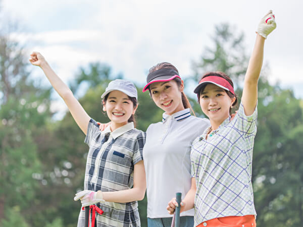女性ゴルファー3人組