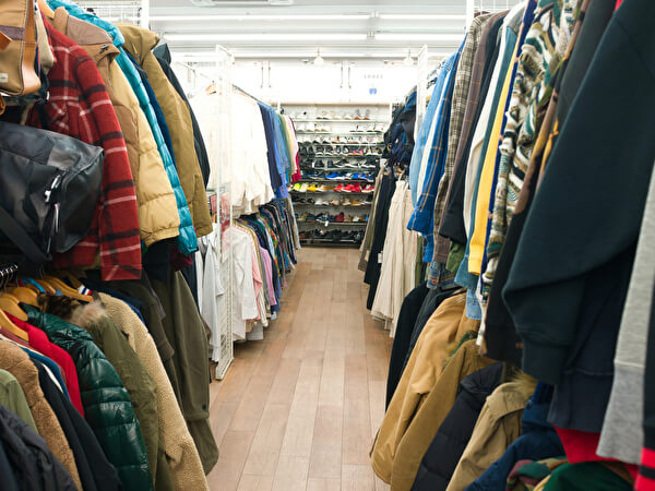 総合リユースショップの店内
